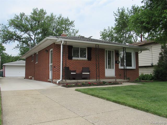 front view picture of 3153 Cummings Ave, Berkley, MI. 48072