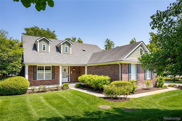 front view picture of 13718 Forest Ridge Circle, South Lyon, MI. 48178