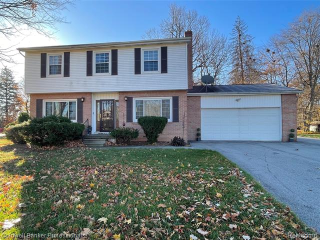 front view picture of 5021 Forest Side Drive, Flint, MI. 48532