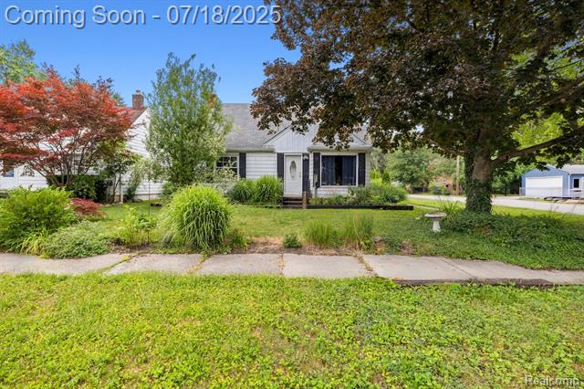 front view picture of 28589 Everett St, Southfield, MI. 48076