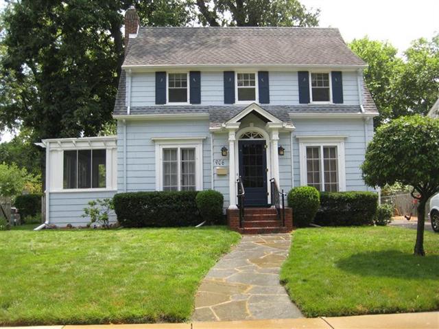 front view picture of 906 Granger, Ann Arbor, MI. 48104