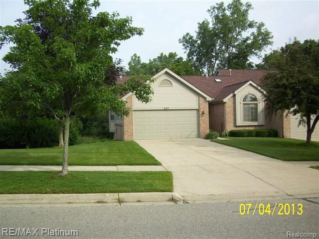 front view picture of 227 Sisu Knoll Drive, Brighton, MI. 48116