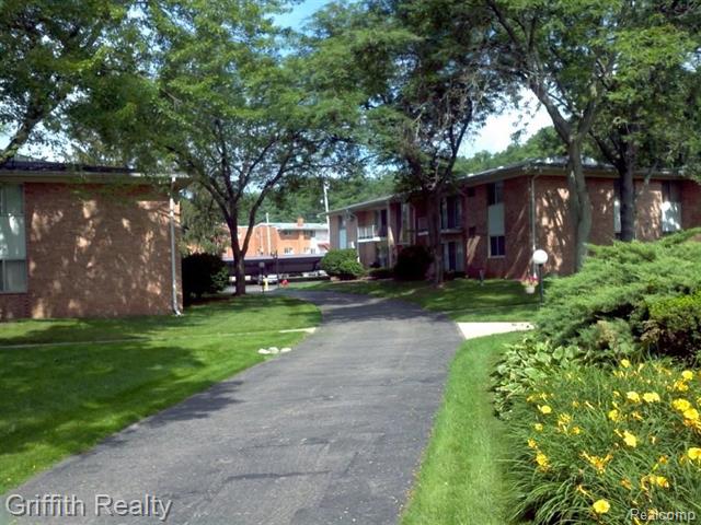 front view picture of 1237 Island 204 Drive, Ann Arbor, MI. 48105
