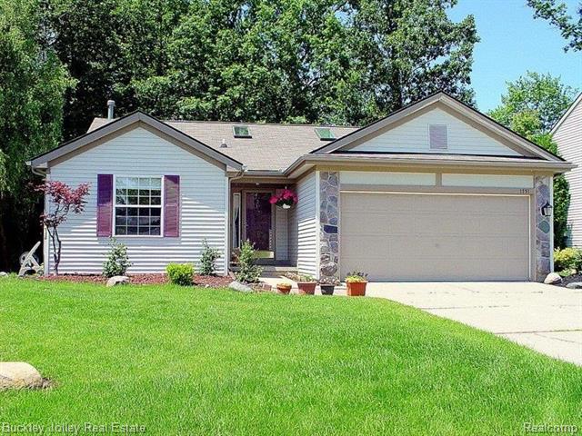 front view picture of 1751 Andover Boulevard, Howell, MI. 48843