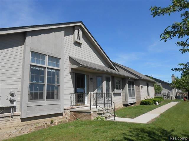 front view picture of 2492 Westmont Circle, Sterling Heights, MI. 48310