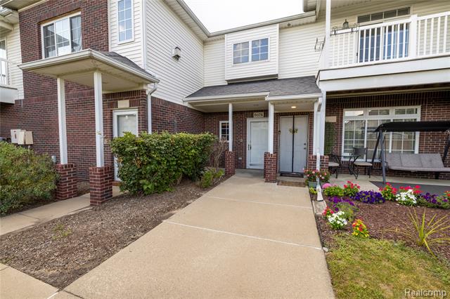 front view picture of 5674 Acorn Lane, Sterling Heights, MI. 48314