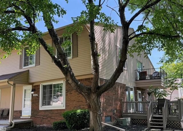front view picture of 51250 Johns Drive, New Baltimore, MI. 48047