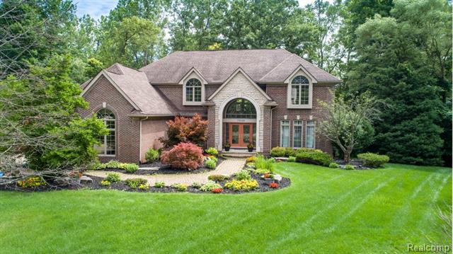front view picture of 29148 Bradmoor Ct, Farmington, MI. 48334