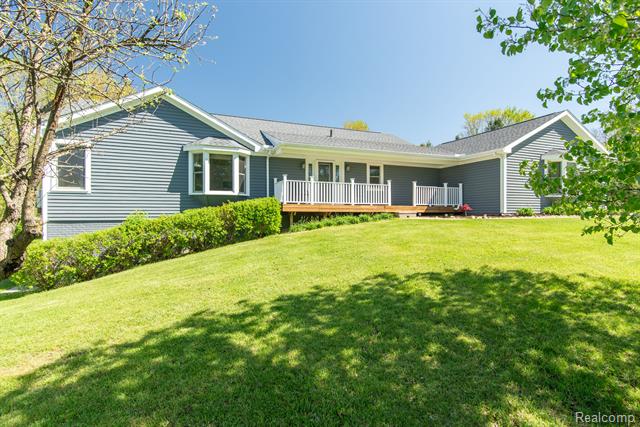 front view picture of 11291 Faussett Road, Fenton, MI. 48430