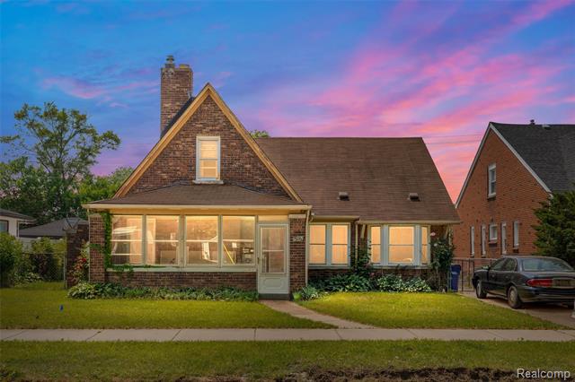 front view picture of 15061 Hartwell Street, Detroit, MI. 48227