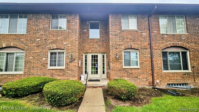 front view picture of 19601 W 12 Mile Rd, Southfield, MI. 48076