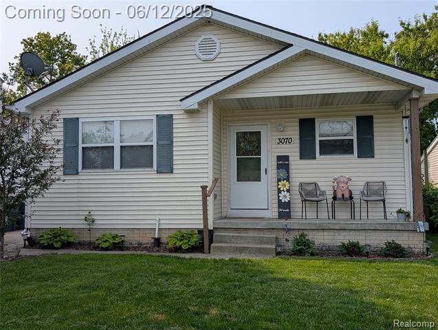 front view picture of 3070 Strong Heights, Flint, MI. 48507