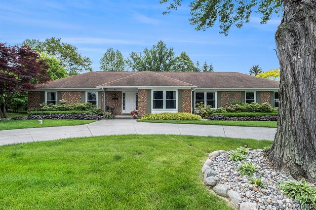 front view picture of 6306 Kings Knoll Road, Grand Blanc, MI. 48439