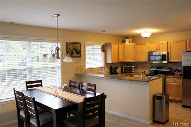 front view picture of 2868 Barclay Way, Ann Arbor, MI. 48105
