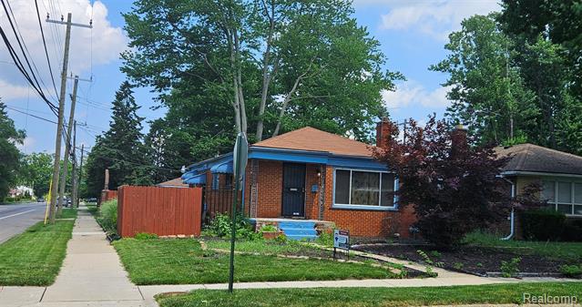 front view picture of 22638 Chippewa Street, Detroit, MI. 48219