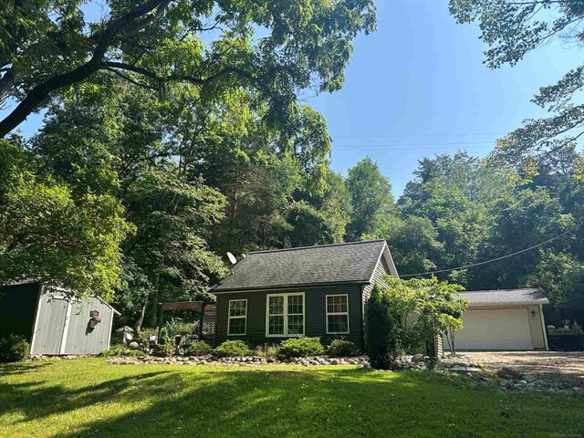 front view picture of 8322 Thurston, Pinckney, MI. 48169