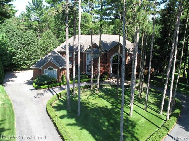 front view picture of 5479 River Ridge Drive, Brighton, MI. 48116