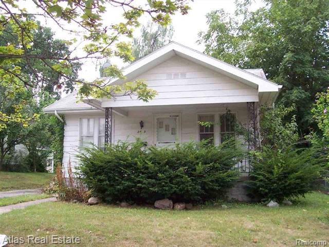 front view picture of 2613 Flushing Road, Flint, MI. 48504
