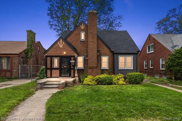 front view picture of 15875 Gilchrist Street, Detroit, MI. 48227