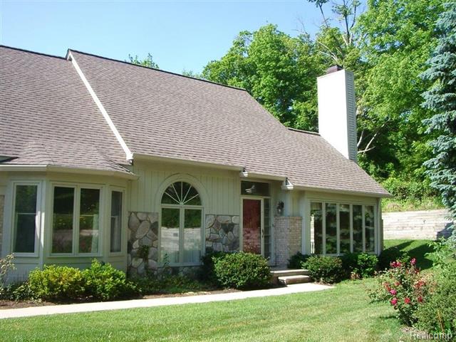 front view picture of 413 Covington Court, Northville, MI. 48168