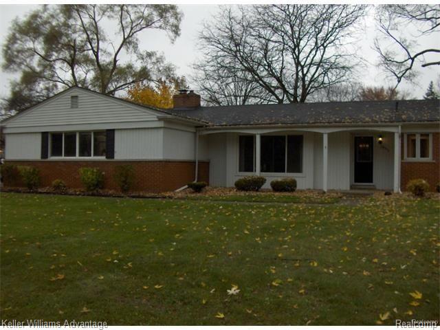 front view picture of 28313 Kendallwood Dr, Farmington, MI. 48334