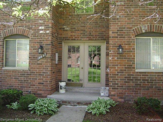 front view picture of 19637 W Twelve Mile Road, Southfield, MI. 48076