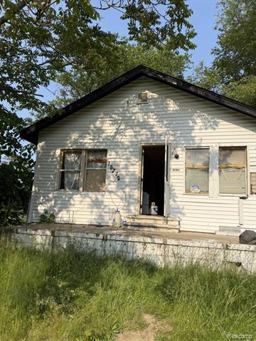 front view picture of 15772 W Parkway Street, Detroit, MI. 48223
