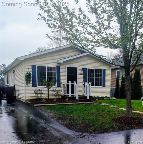 front view picture of 3325 Junior Drive, Pinckney, MI. 48169