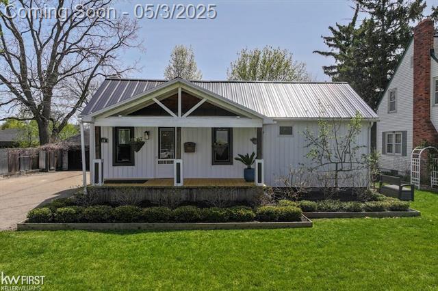 front view picture of 419 Hattie Street, Grand Blanc, MI. 48439