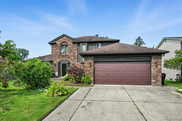 front view picture of 28473 Newport St, Farmington, MI. 48331