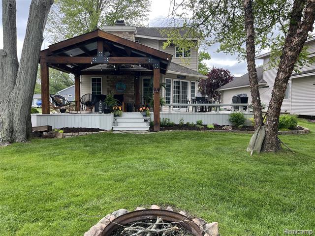 front view picture of 4106 Shoreview Lane, Whitmore Lake, MI. 48189