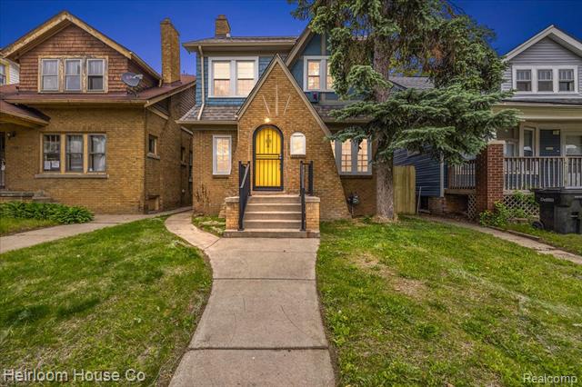 front view picture of 16514 Wildemere Street, Detroit, MI. 48221