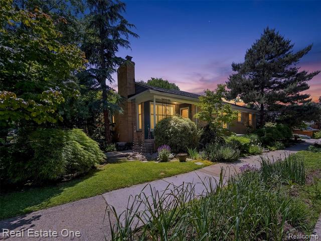 front view picture of 1431 Marywood Dr, Royal Oak, MI. 48067