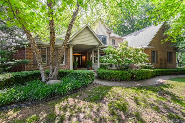front view picture of 3376 Oak Park Drive, Saline, MI. 48176