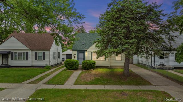 front view picture of 19020 Shiawassee Drive, Detroit, MI. 48219