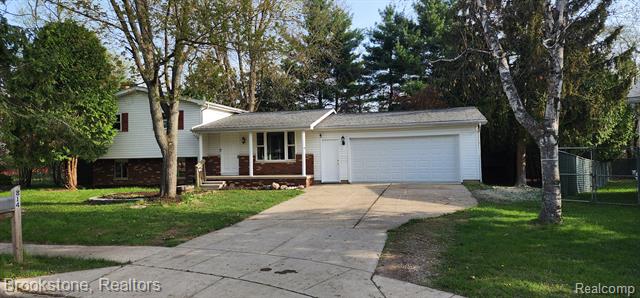 front view picture of 814 Murphy Court, Linden, MI. 48451