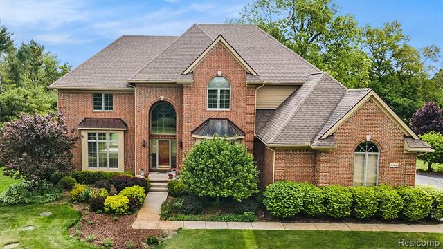 front view picture of 9968 Tuscany Valley Way, South Lyon, MI. 48178