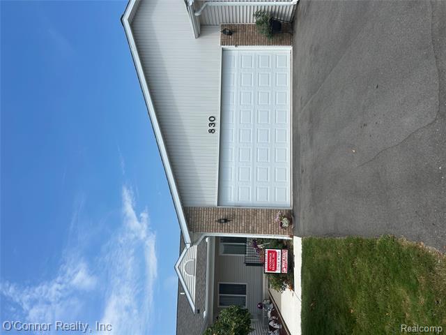 front view picture of 830 Crystal Lane, Marysville, MI. 48040