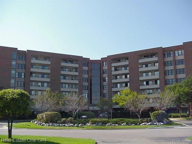 front view picture of 3105 Country Club Drive, Saint Clair Shores, MI. 48082