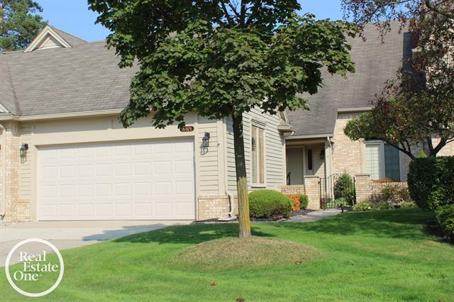 front view picture of 16876 Pebble Court, Macomb, MI. 48042