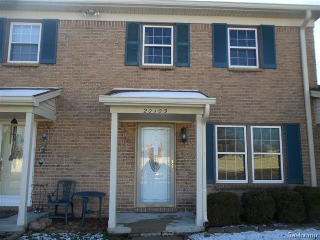 front view picture of 20109 Cumberland Court, Trenton, MI. 48183