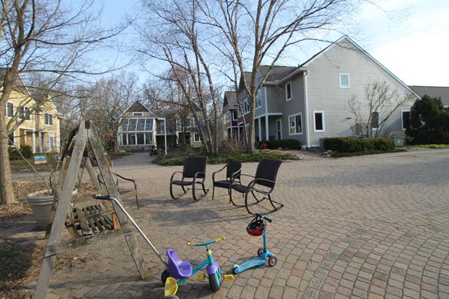 front view picture of 424 Little Lake #28 Drive, Ann Arbor, MI. 48103