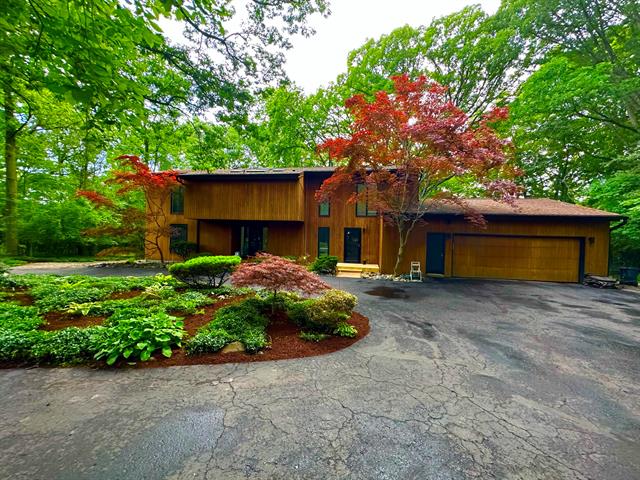 front view picture of 28485 S Harwich Ct, Farmington, MI. 48334