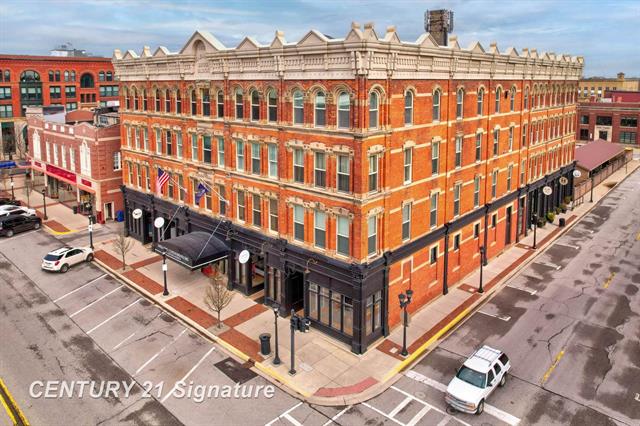 front view picture of 315 Center Ave #204, Bay City, MI. 48708