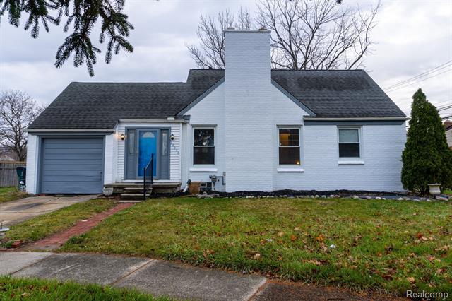 front view picture of 28950 Lathrup Blvd, Southfield, MI. 48076