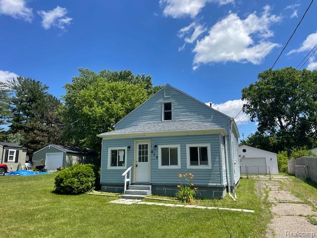 front view picture of 810 Moore, Davison, MI. 48423