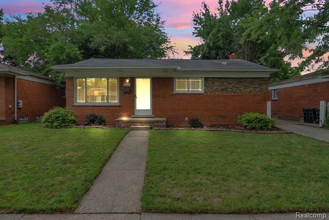 front view picture of 28419 Park Ct, Madison Heights, MI. 48071