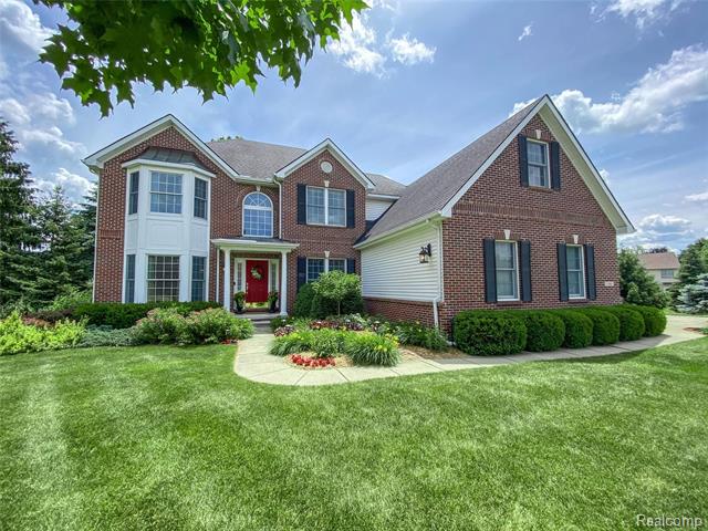 front view picture of 1340 Baywood Circle, Brighton, MI. 48116