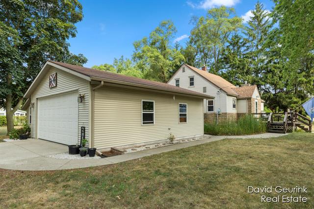 front view picture of 730 S 160Th Avenue, Holland, MI. 49423