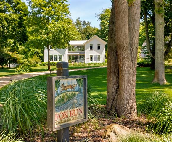front view picture of 2787 Lakeshore Drive, Fennville, MI. 49408